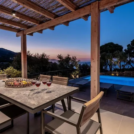 Cossoro Ena In Zakynthos Xirokástellon